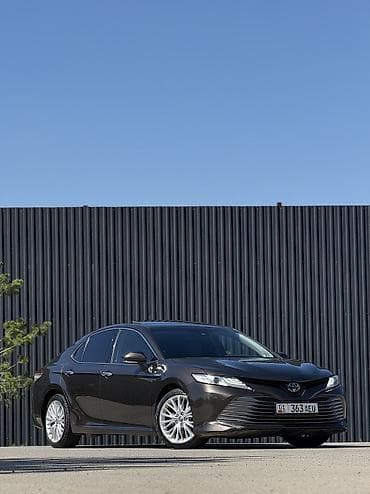 Toyota Camry: 2018 г., 2.5 л, Вариатор, Гибрид, Седан