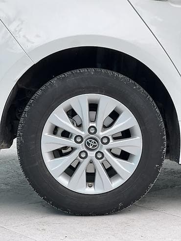 тайото кароло: Toyota Corolla: 2022 г., 1.8 л, Гибрид, Седан — 9