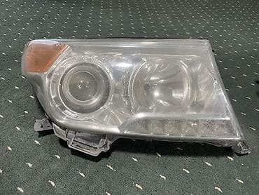 Комплект передних фар Toyota