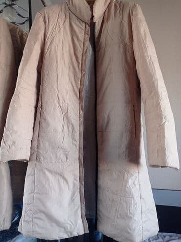 пальто деми: Пальто деми, бежевого цвета. Размер 46-48. Состояние отличное — 1