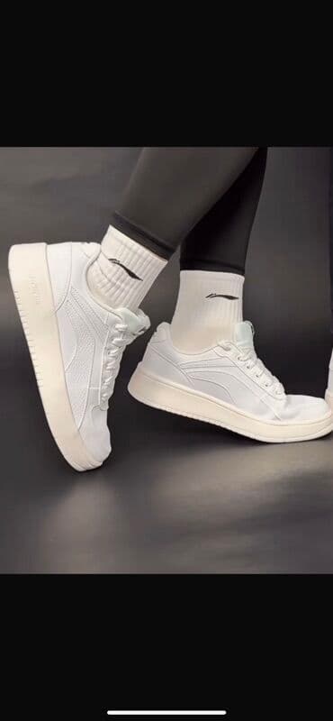 белорусская обувь на широкую ногу: Белые кроссовки унисекс с минималистичным дизайном. - Материал верха — 1