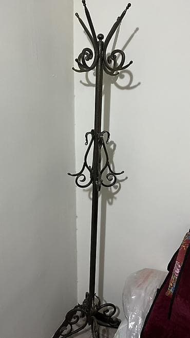 вешелка: Кованая напольная вешалка для одежды
2м — 1