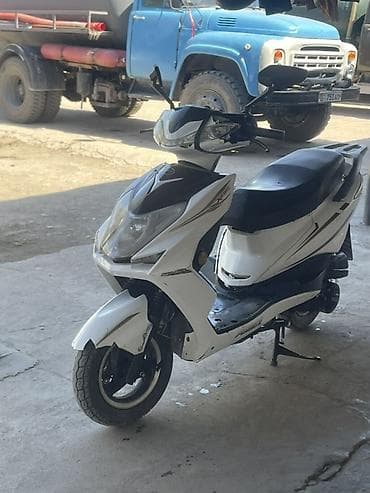 скутор макси: Скутер 50–150 см³ (визуально класс китайских городских моделей) в — 2