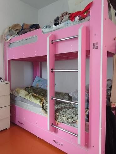 Область Иссык-Куль город Балыкчы. Двухъярусная детская кровать цвета