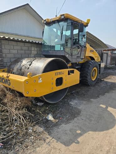 полировычный машынка: Аренда спецтехника виброкаток грунтовой 16 тонн асфальтоукладчик — 1