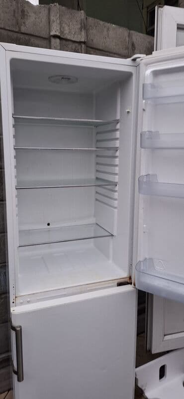 Холодильник Hisense, Б/у, Двухкамерный, De frost (капельный), 75 * 185 * 70 at lalafo.kg Холодильник Hisense, Б/у, Двухкамерный, De frost (капельный), 75 * 185 * 70