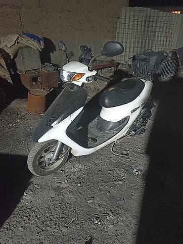 акумлятор афто: Скутер Honda Dio (D12 на облицовке), белый/черный. - Компактный — 2