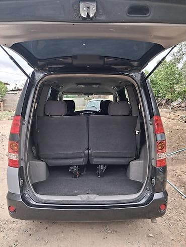 Toyota Noah: 2004 г., 2 л, Автомат, Бензин, Минивэн — 8