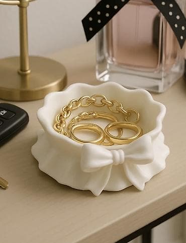 Миниатюрная декоративная шкатулка-лоток для украшений. - Материал