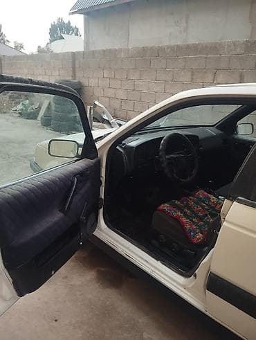 range over: Volkswagen Passat: 1991 г., 1.8 л, Механика, Бензин, Седан — 4
