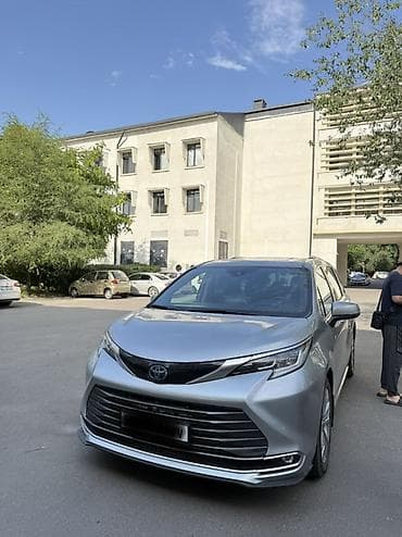 e2 byd: Toyota Sienna: 2022 г., Гибрид, Минивэн — 1