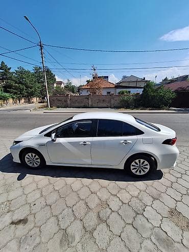 e2 byd: Toyota Corolla: 2022 г., 1.8 л, Вариатор, Гибрид, Седан — 8