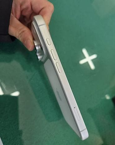сколько стоит ipad 2: IPhone 17 Pro, 256 ГБ, Серебристый, 100 % — 4