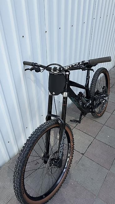 Велосипеддер: 2023 YT Tues Core 2 Wheel Size 27.5" Вилка RockShox BoXXer Select — 2