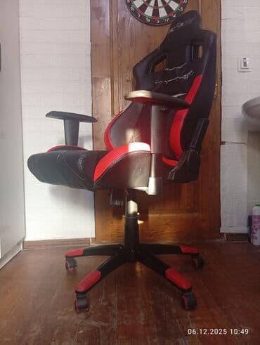 массажное кресла: Игровое кресло, Б/у, С колесиками, цвет - Черный, Экокожа — 1