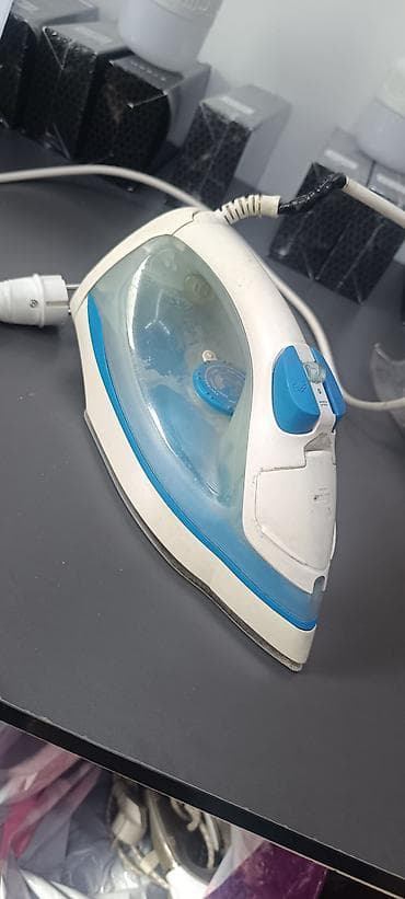 Кийимге кам көрүү: Утюг Philips GC2810 с пароувлажнением - Мощность 2000 Вт (на корпусе — 1