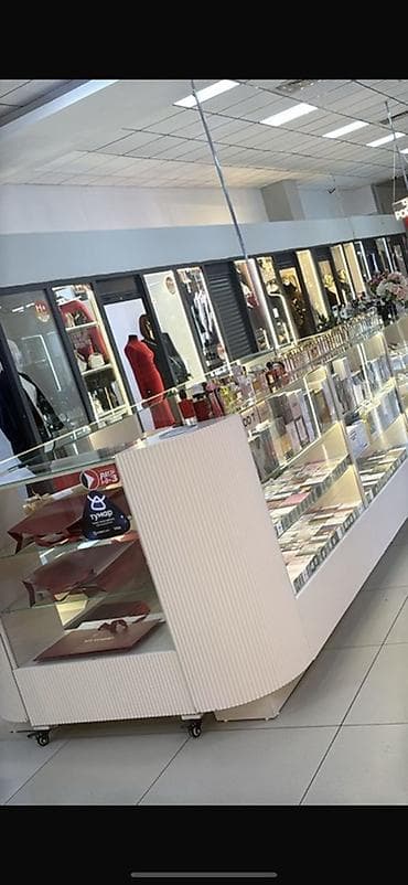 lux: Сдается места 
Тц Караван 3-этаж од7
Аренда 35000 — 1