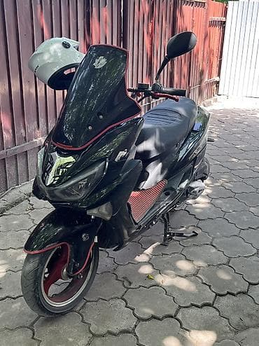 Макси-скутер Yamaha, 150 куб. см, Бензин, Б/у at lalafo.kg Макси-скутер Yamaha, 150 куб. см, Бензин, Б/у