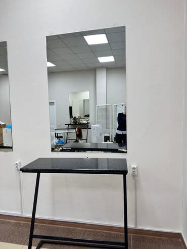 Торговое оборудование: Продаётся стойка с зеркалом для парикмахера.
Цена 3000.
Район учкун — 2