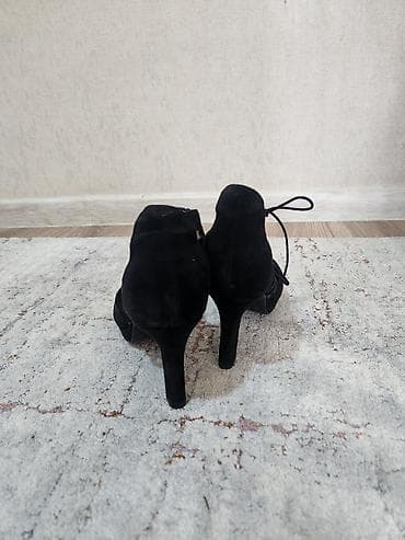 clarks обувь: Босоножки Clarks, размер 38. Цвет: чёрный натуральная замша, стелька — 4