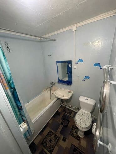 срочно продаётся 1 комнатная квартира в районе ошского рынка: 1 комната, 32 м², 104 серия, 4 этаж, Старый ремонт — 4