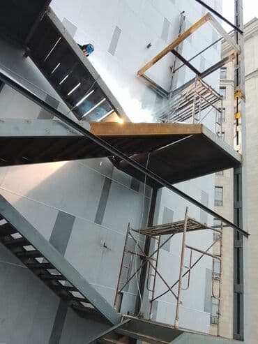 железный: Металлическая лестница Для дома, Форма лестницы: Много-маршевая — 2