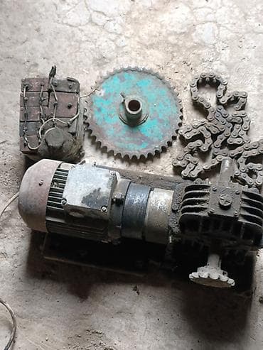 Электропривод с редуктором и комплектом цепной передачи Состав: - at lalafo.kg Электропривод с редуктором и комплектом цепной передачи Состав: -