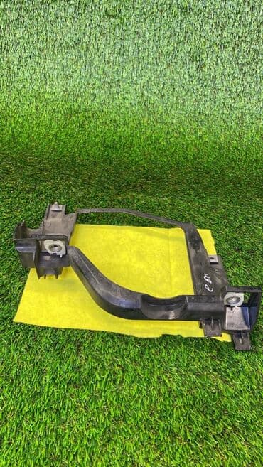 e61: Кронштейн левый нижний крепления передней фары б\у оригинал На БМВ — 2