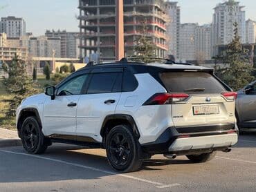 крутые машины: Toyota RAV4: 2020 г., Гибрид — 3