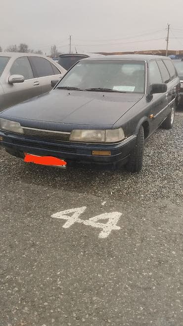 Toyota Camry: 1987 г.