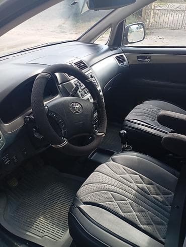 Toyota Avensis Verso: 2004 г., 2 л, Механика, Дизель, Минивэн — 5