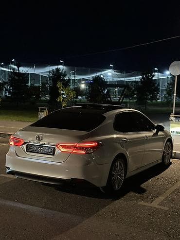 Toyota Camry: 2018 г., 2.5 л, Автомат, Бензин, Седан — 4