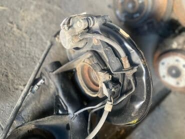 очень нужны: Toyota Alphard объем 3.0 4wd, Toyota Estima объем 2.4 2wd, Задние — 9