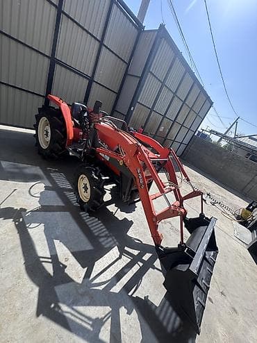 Мини-тракторы Kubota: Мини-трактор Kubota GL 29 с фронтальным погрузчиком Высота подьема 2.5 — 8