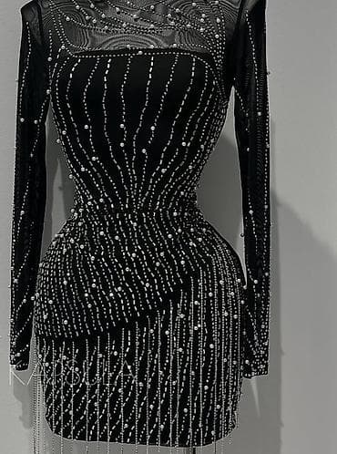 велюровый халат: Черное вечернее мини-платье - Силуэт: облегающее мини, акцент на — 2