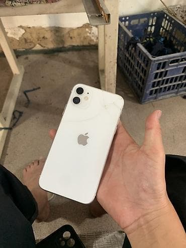 iphone 15 mini: IPhone 11, Б/у, 128 ГБ, Белый, Чехол, 76 % — 2