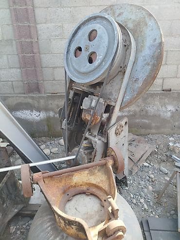 битоные столбы: Тесто мешалка Описание: - Вертикальный ленточнопильный станок — 1