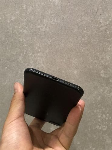 ipad 2: IPhone 7 Plus, Б/у, 32 ГБ, Jet Black, Защитное стекло, 70 % — 7