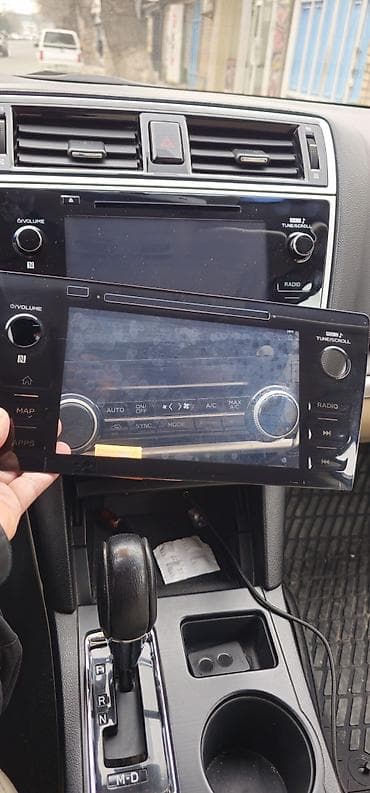 салон на авто: Центральная консоль Subaru — 2