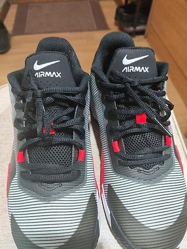 b 5: Продаю кроссовки,40р. привезли из сша, размером немного ошиблись. 7 — 5