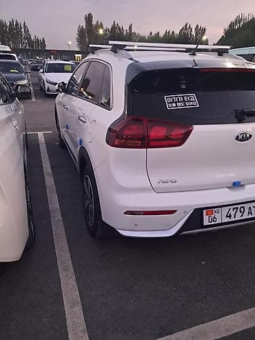 bmw xm: Kia Niro: 2018 г., Гибрид, Кроссовер — 4