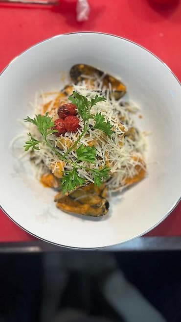 Продажи, работа с клиентами: Повар Горячий цех. Больше 6 лет опыта — 5