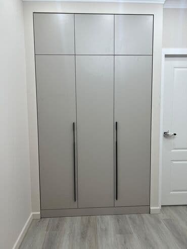 эшик дом: Буйрутма эмеректер, Уктоочу бөлмө, Ашкана гарнитурасы, Үстөл, Шкаф — 21