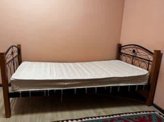 кровать двухъярусная бу: 🛏️ Двухъярусная металлическая кровать с матрасом — хорошее состояние! — 2