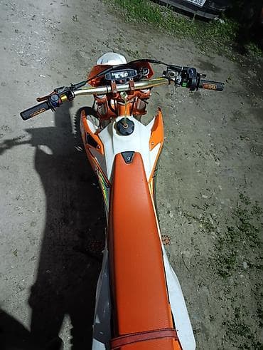 эндуро водяное охлаждение: Эндуро/кросс мотоцикл (реплика в стиле KTM), оранжево‑белая расцветка — 3