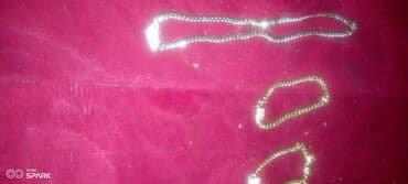 ош кийим: Набор ювелирных браслетов и цепочки в золотистом цвете. Состав — 8