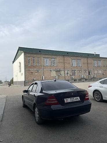 Транспорт: Mercedes-Benz C-Class: 2002 г., 1.8 л, Кол менен иштөөчү, Бензин, Седан — 4