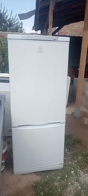Техника и электроника: Холодильник Indesit, Б/у, Двухкамерный, 150 * — 2