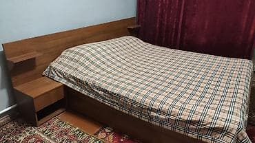 sofa bed: Двуспальная кровать с высоким изголовьем и встроенными тумбами + — 1