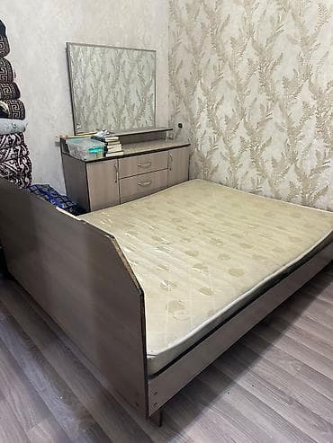 для спальни: Спальный гарнитур, Б/у, Двуспальная кровать, ДСП, цвет - Бежевый — 1